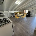 Apartment App4rent - Mansarda Milano
